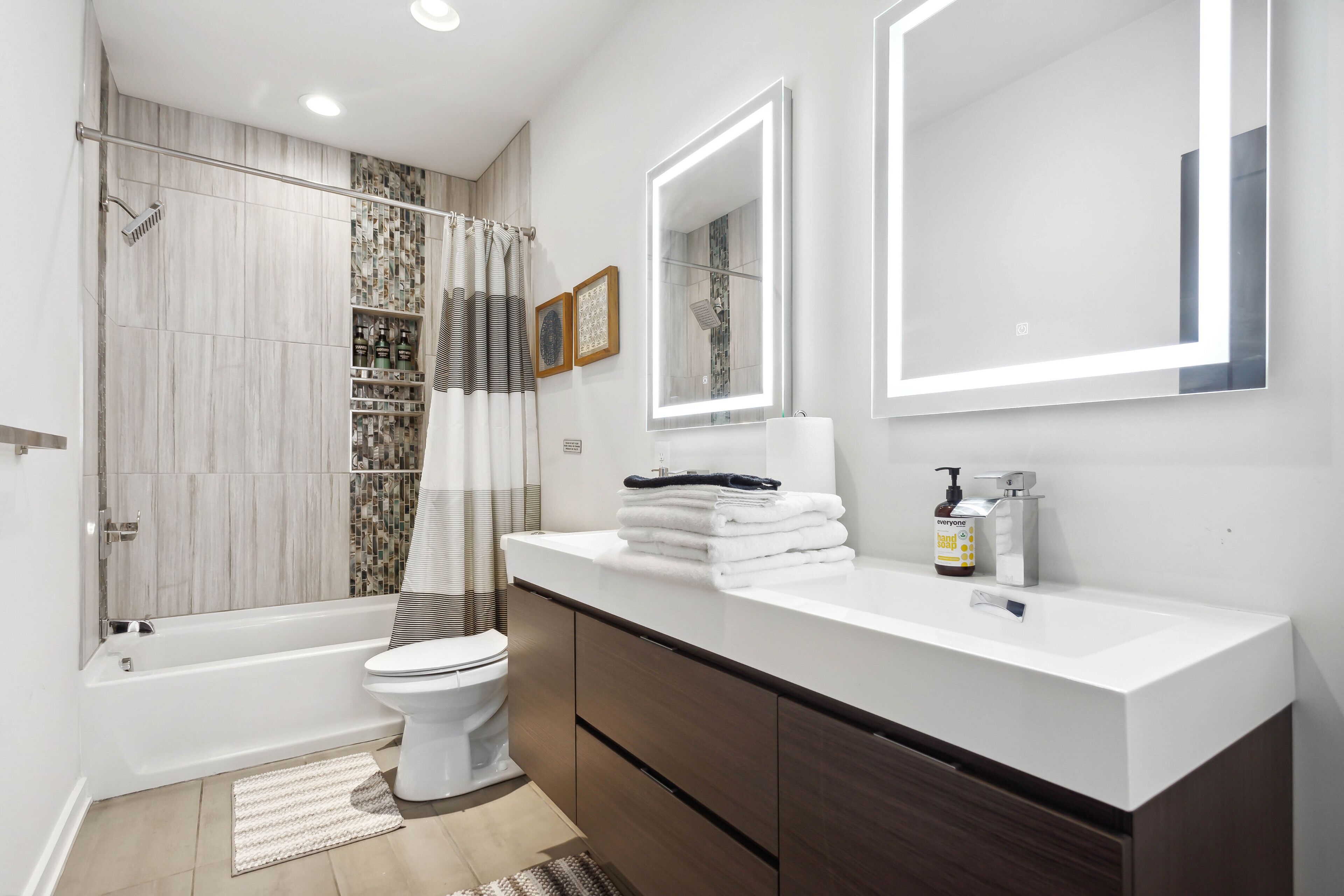 4 bedroom 3 bath Luxury Stay At Piedmont Park vehicle included