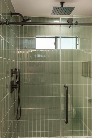 Combined shower/tub, hair dryer, towels, soap