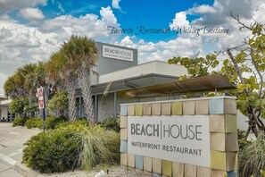 Property grounds - ~Stay More, Spend Less – Book Your Beach Trip Now~ (Bradenton Beach)