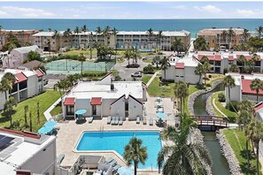 Exterior - ~Gorgeous Beach-Huge Heated Pool-Great Location very Walkable-Super Clean~ (Bradenton Beach)