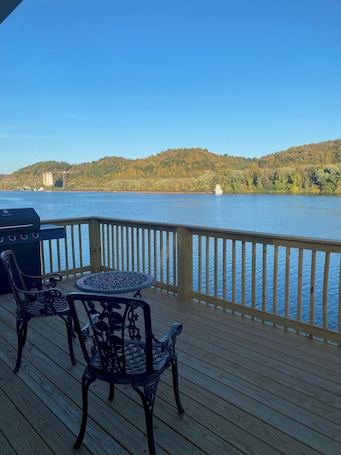 Property grounds. Relaxing one bedroom cottage backs up to OH River