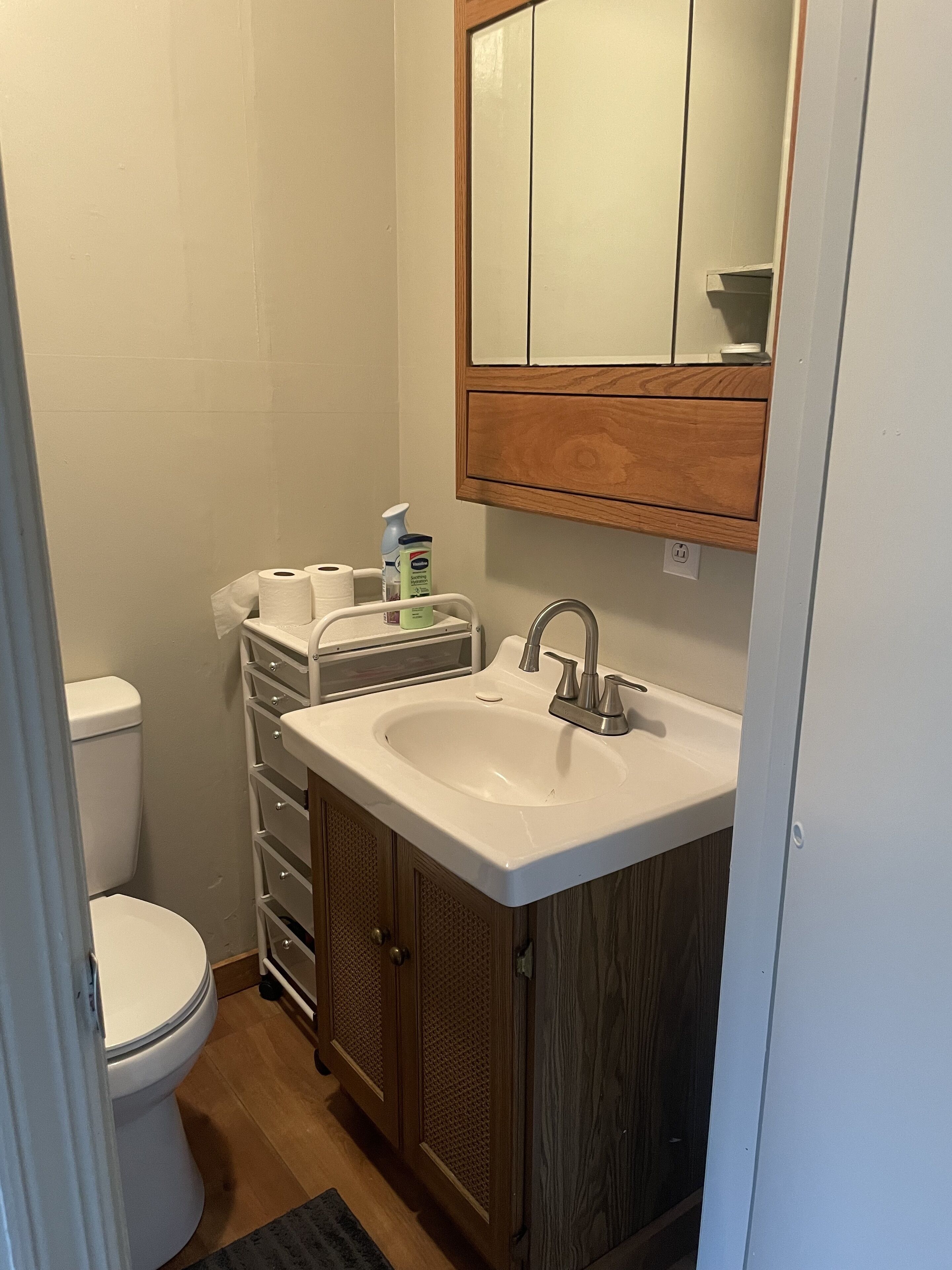 Relaxing one bedroom cottage backs up to OH River