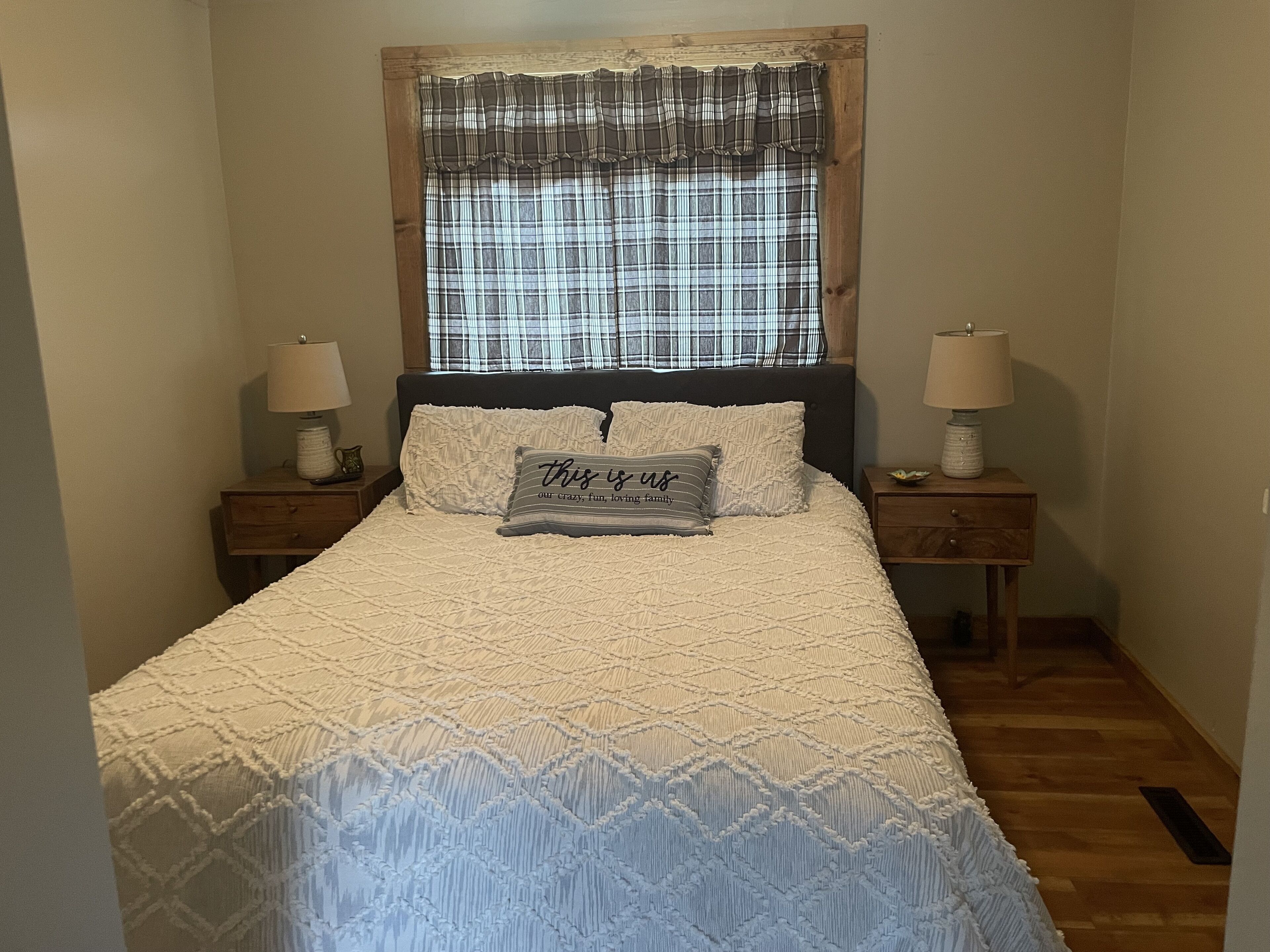 Relaxing one bedroom cottage backs up to OH River