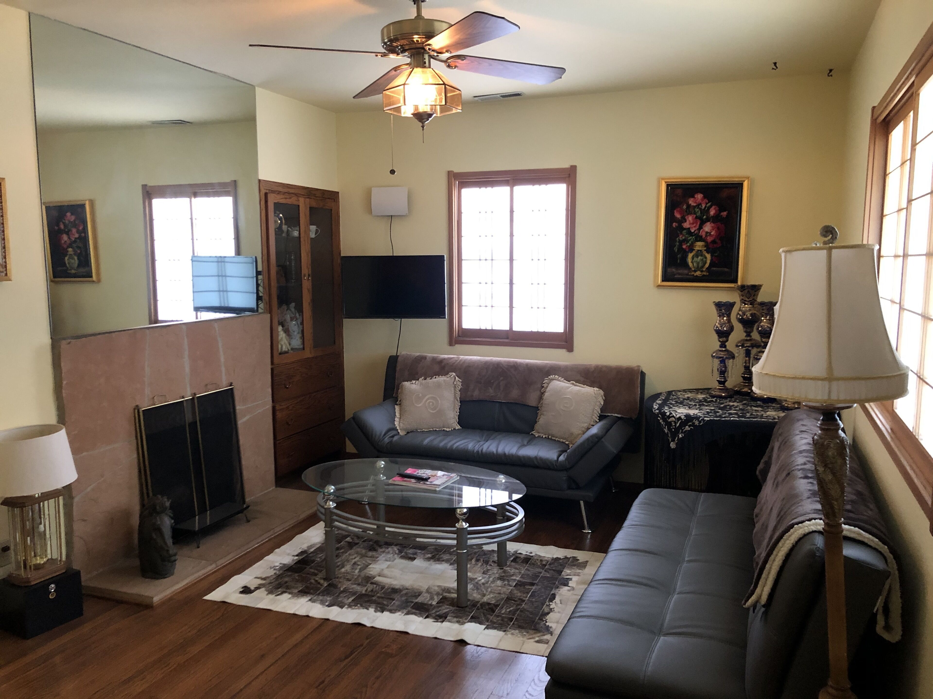 Entire upstairs apartment Clean Downtown San Rafael