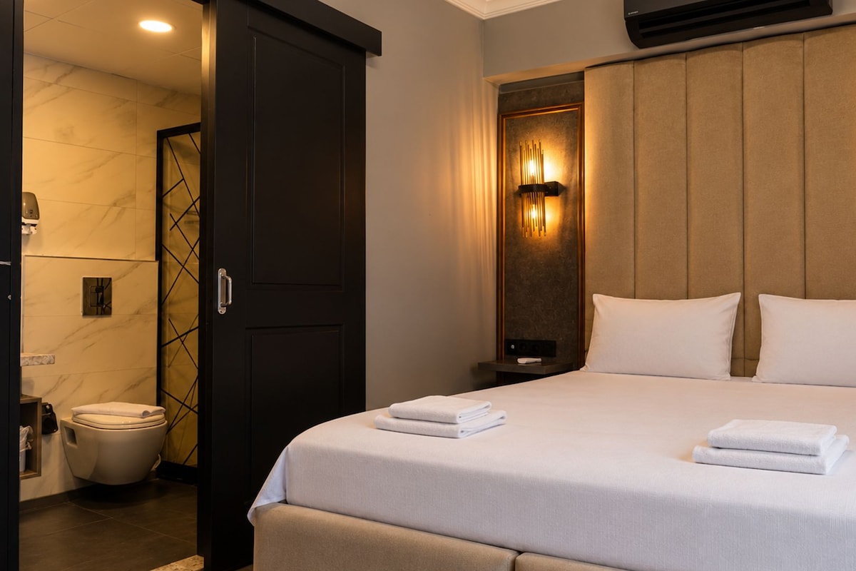 Superior Room | Laptop workspace, blackout drapes, iron/ironing board (on request)