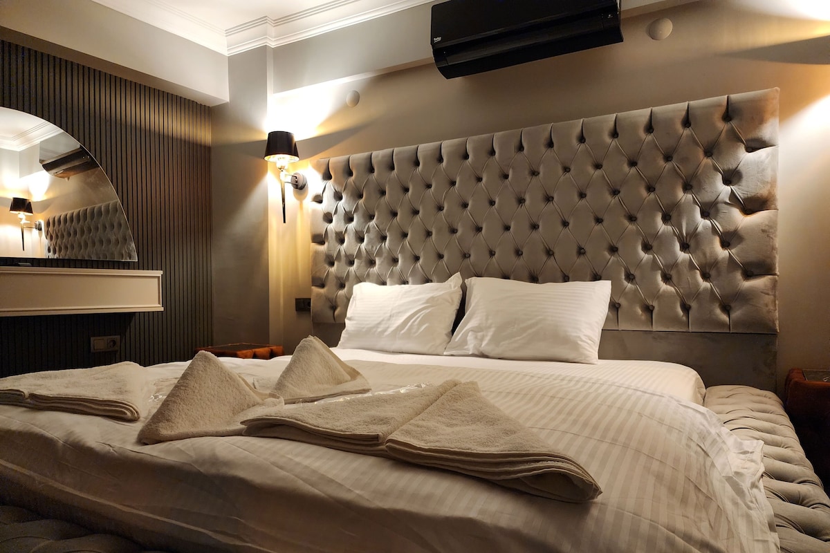 Quarto design | Espaço de trabalho para notebook, cortinas blackout