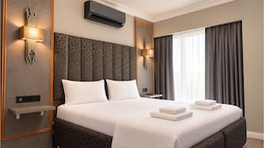 Deluxe Room | Laptop workspace, blackout drapes, iron/ironing board (on request) - Talles City Hotel (Izmir)