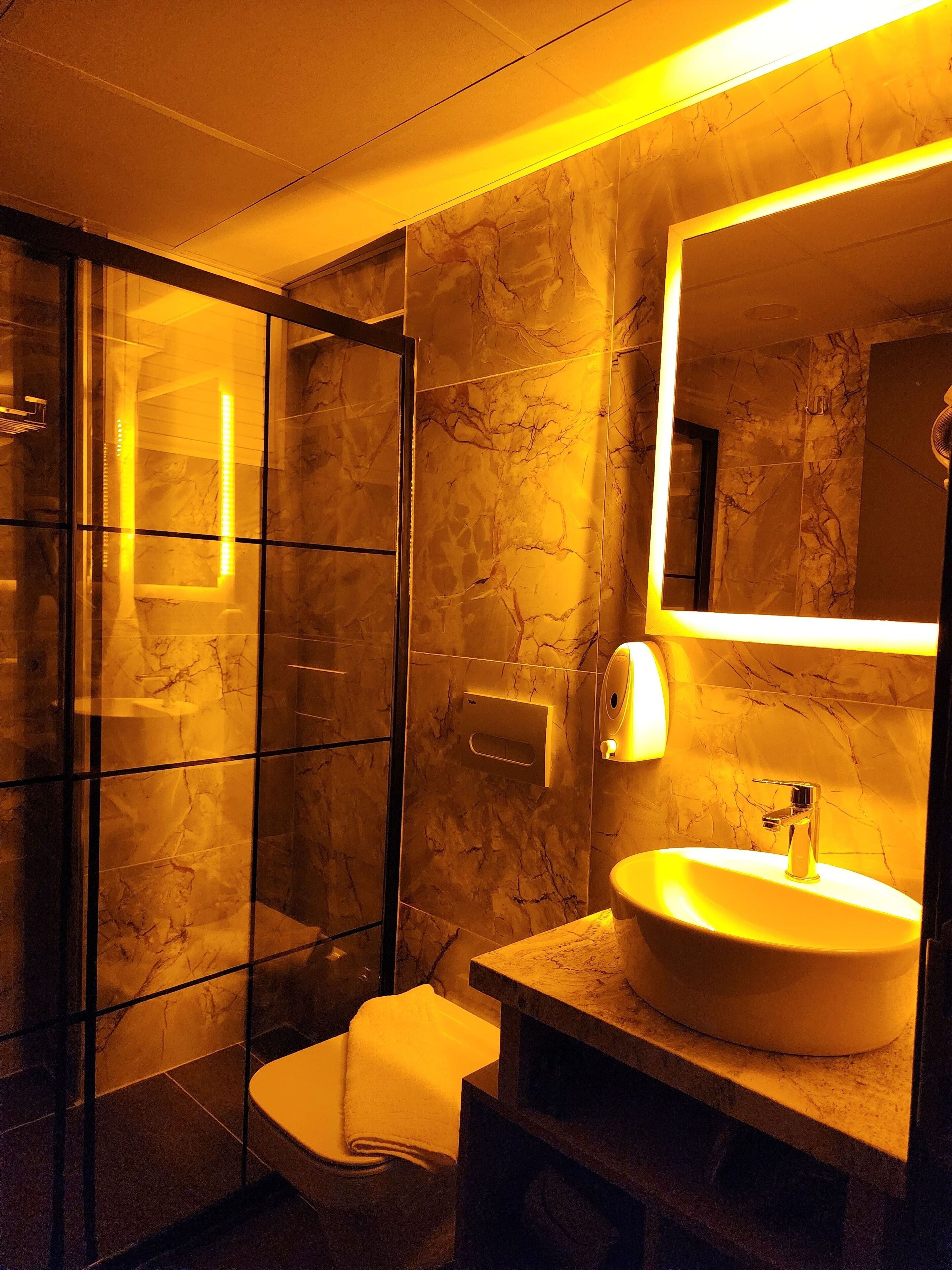 Design Room | Bathroom | Hair dryer, slippers, towels, soap