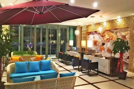 Interior. Shangmei Baihe Hotel (Sanmenxia municipal government store)