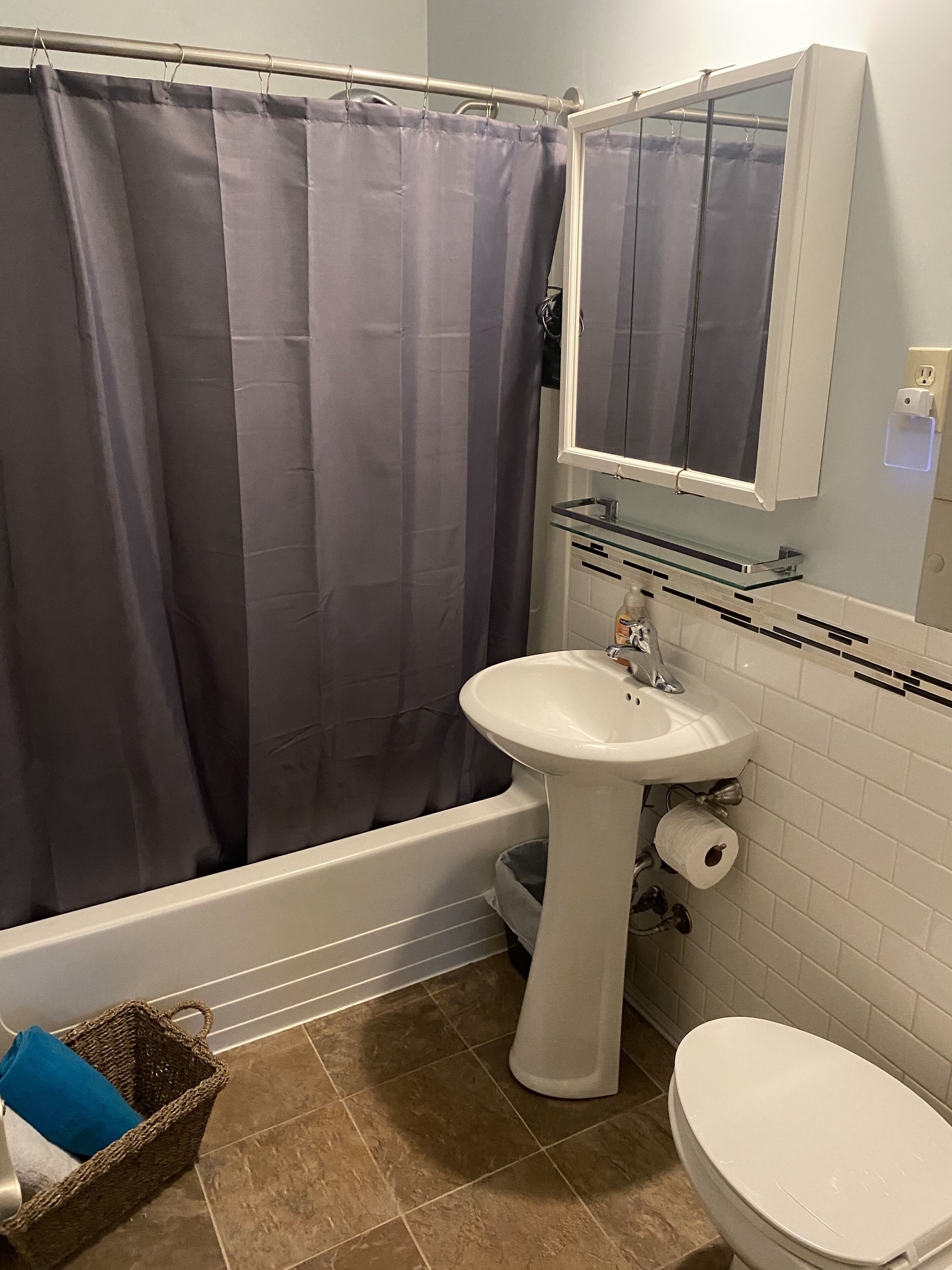 Crew House Sleeps 8 With On Site Parking