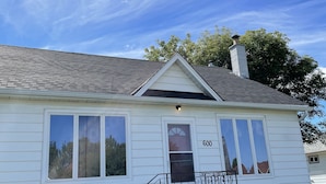 Exterior - Crew House Sleeps 8 With On Site Parking (Thunder Bay)