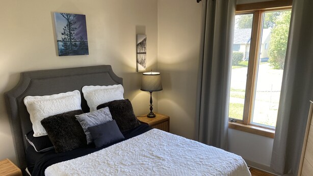 Room - Crew House Sleeps 8 With On Site Parking (Thunder Bay)