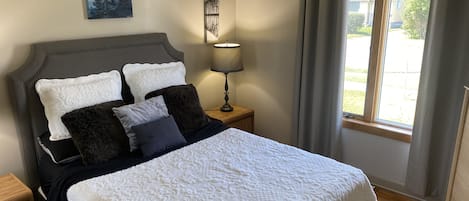 3 bedrooms, desk, iron/ironing board, free WiFi