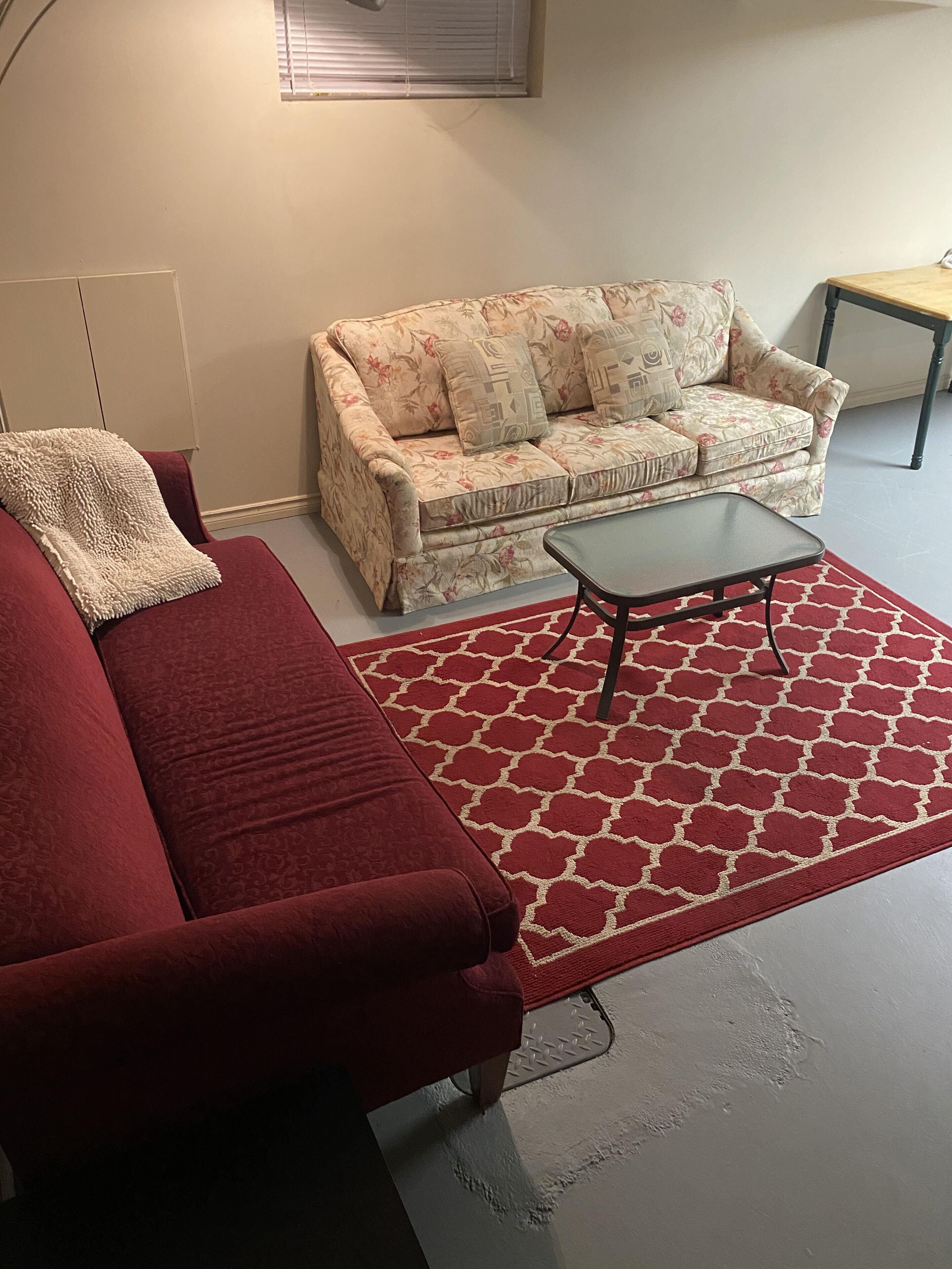 Crew House Sleeps 8 With On Site Parking