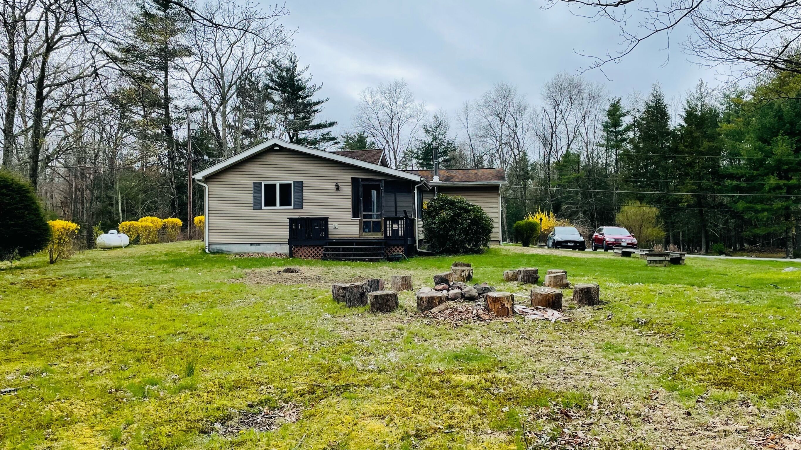 Cozy home near Woodstock/Saugerties. Pets welcome!