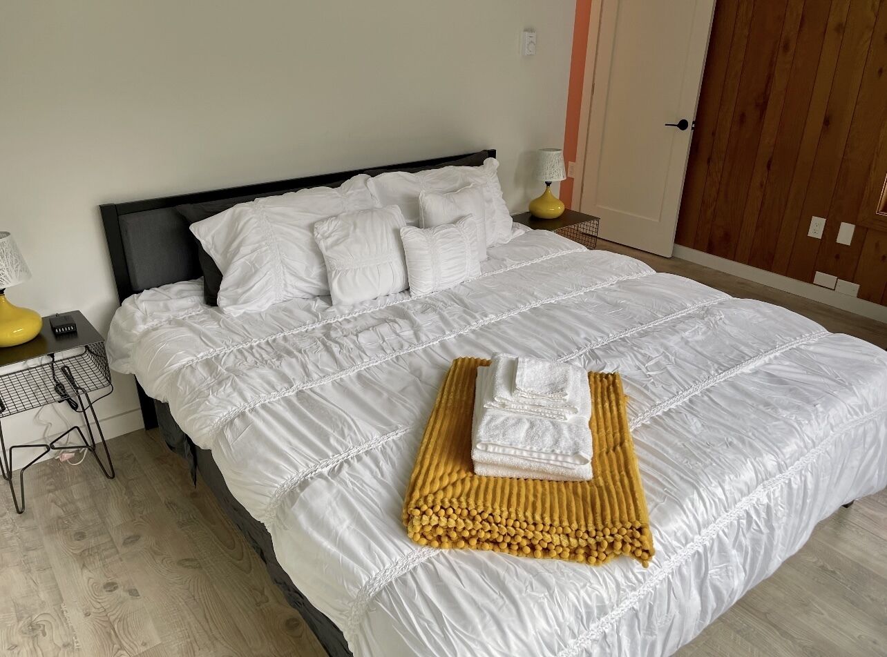 Cozy home near Woodstock/Saugerties. Pets welcome!