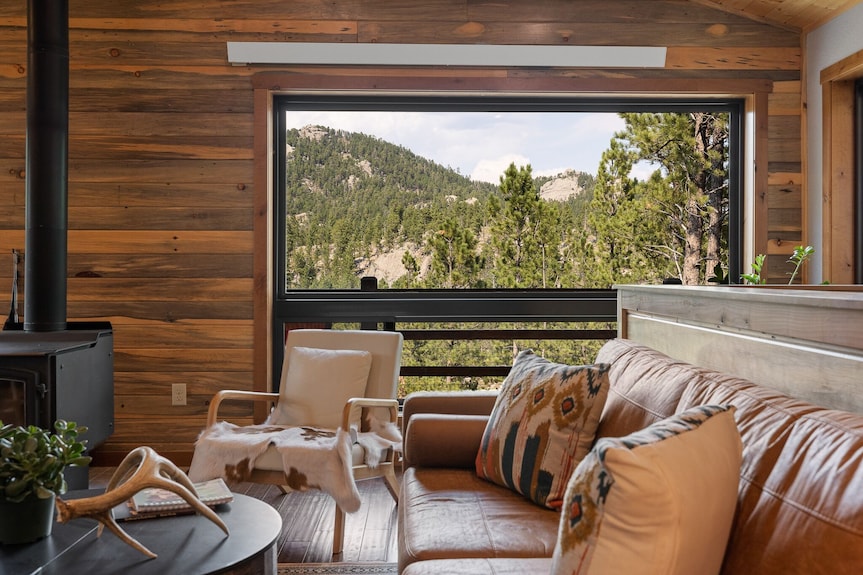 Mile High Custom Home - Mountains Views - Custer, SD