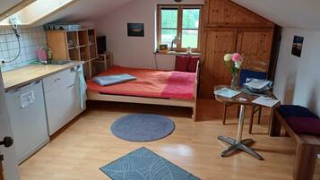 1 bedroom, free WiFi, bed sheets