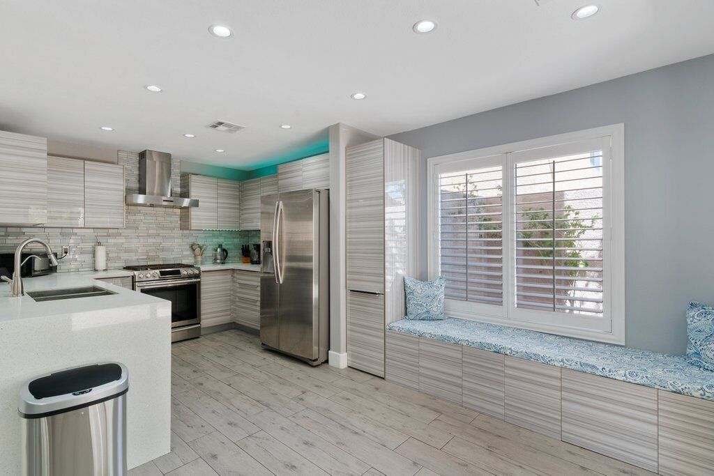 Cheerful 5-Bedroom Home with hot tub