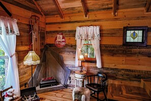 Interior - Fabulous Shack in the heart of Tellico Plains... (Tellico Plains)