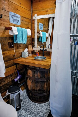 Dusche, Handtücher, Seife, Shampoo