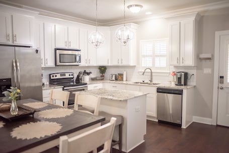 Fridge, microwave, oven, stovetop. located in the downtown Lake Charles!!! 5 min drive to the civic center