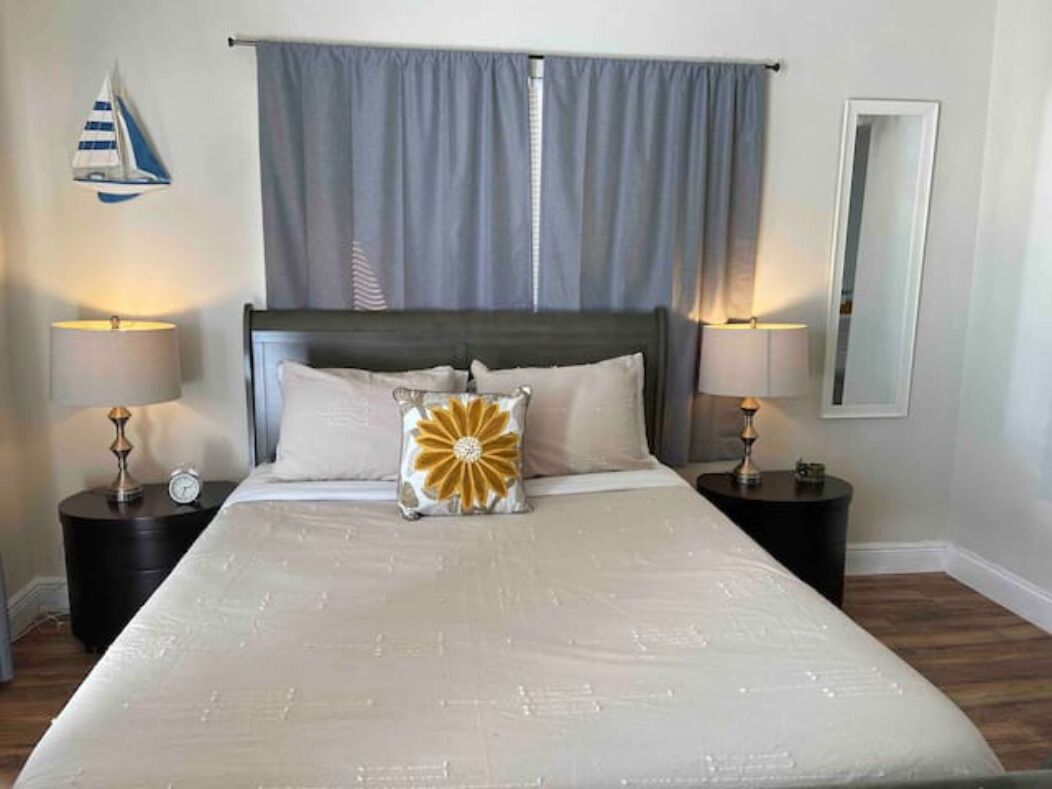 Apt 2 Comfortable and cozy, 5 min from beach