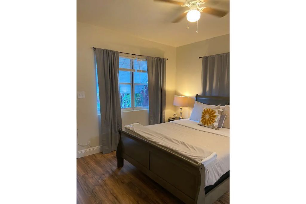 Apt 2 Comfortable and cozy, 5 min from beach