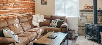 New! Terrys Treehouse | Dog Friendly | Cozy Cabin