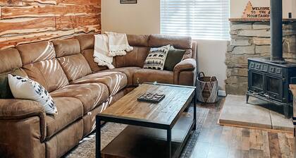 New! Terrys Treehouse | Dog Friendly | Cozy Cabin