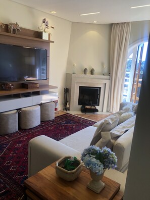 Deluxe Apartment | Living area
