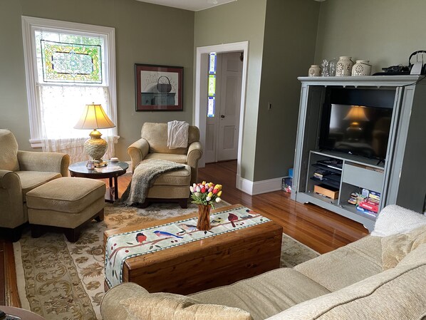 Smart TV, video games, DVD player, stereo