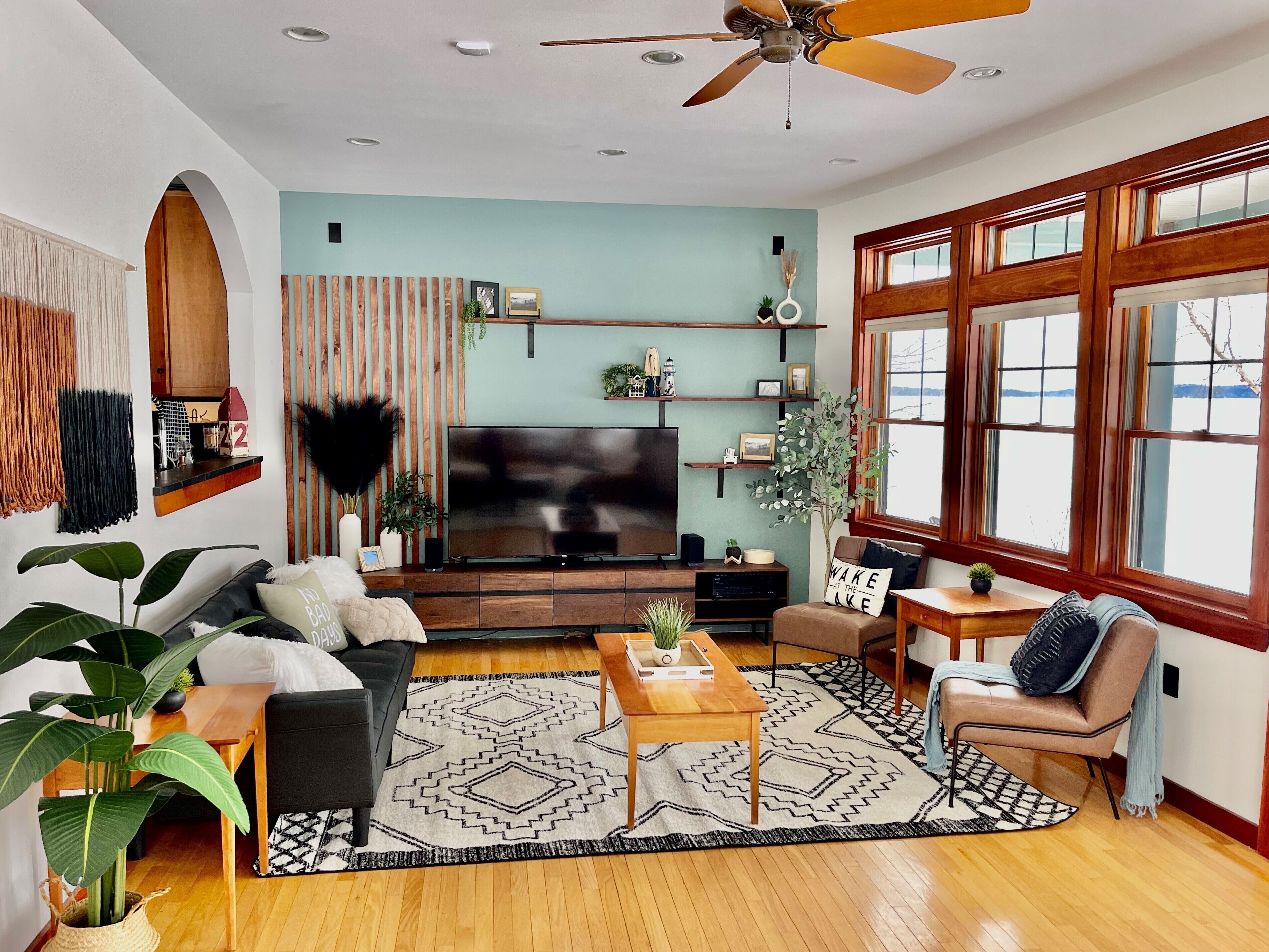 Find Your Bliss at this Private and Captivating Lakeside Retreat