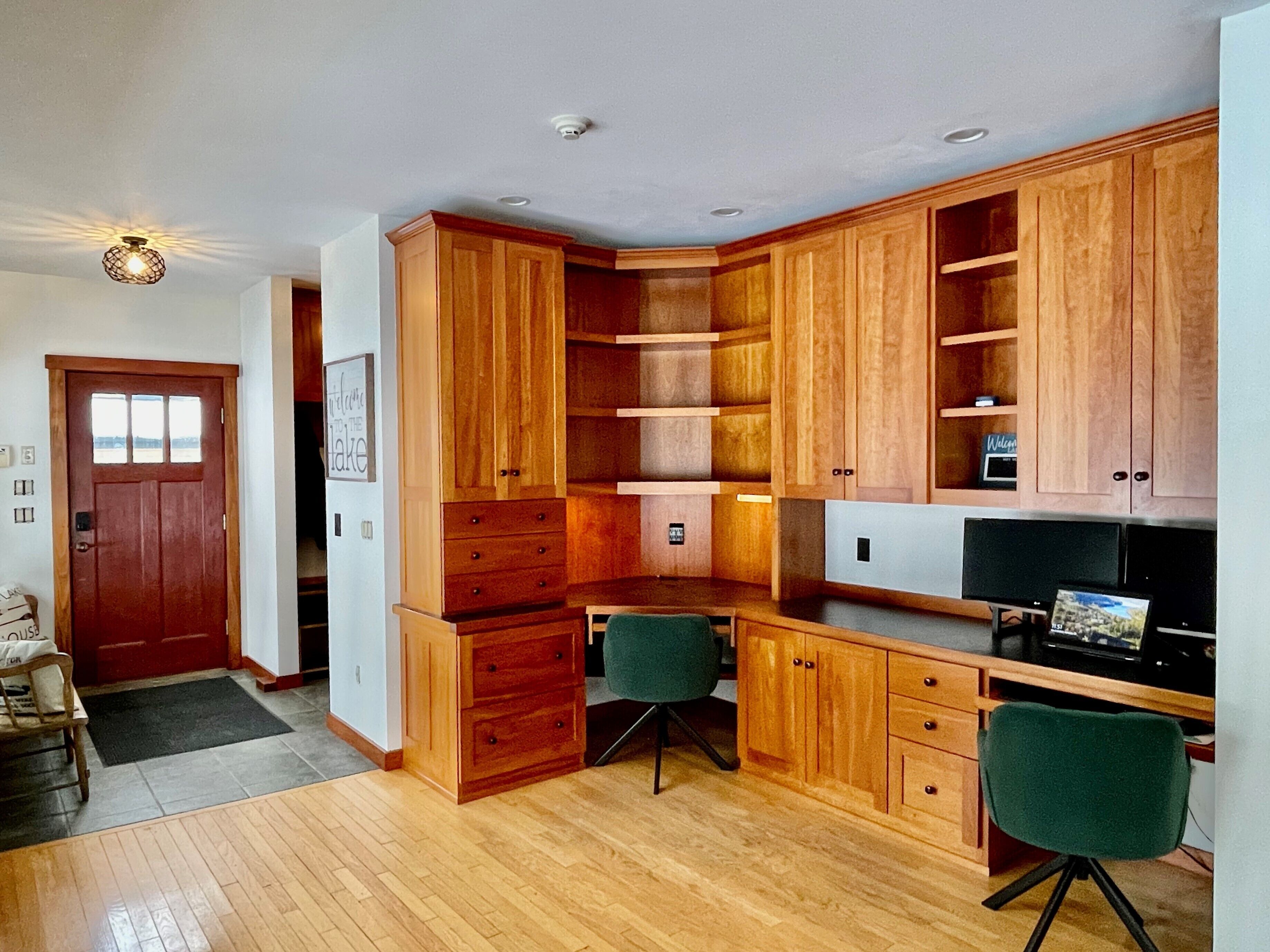 Find Your Bliss at this Private and Captivating Lakeside Retreat