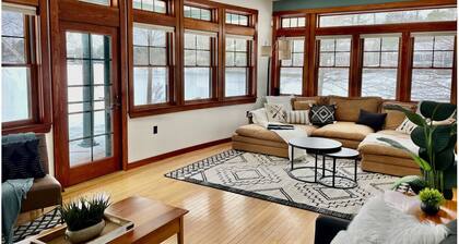 Find Your Bliss at this Private and Captivating Lakeside Retreat