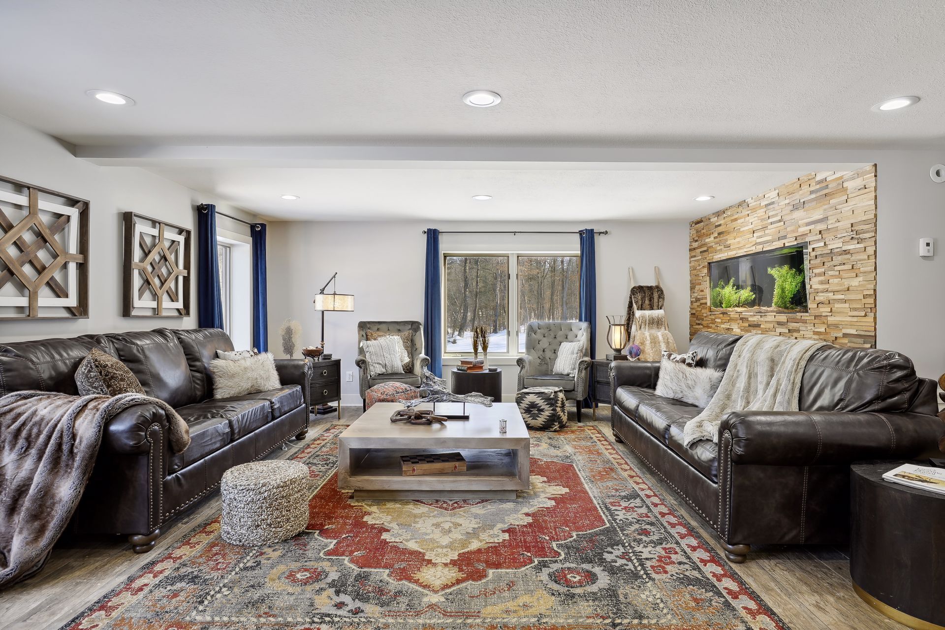 6000 sqft Log Cabin - Nestled on 53 acres -ski out access. 10 min from the lake!