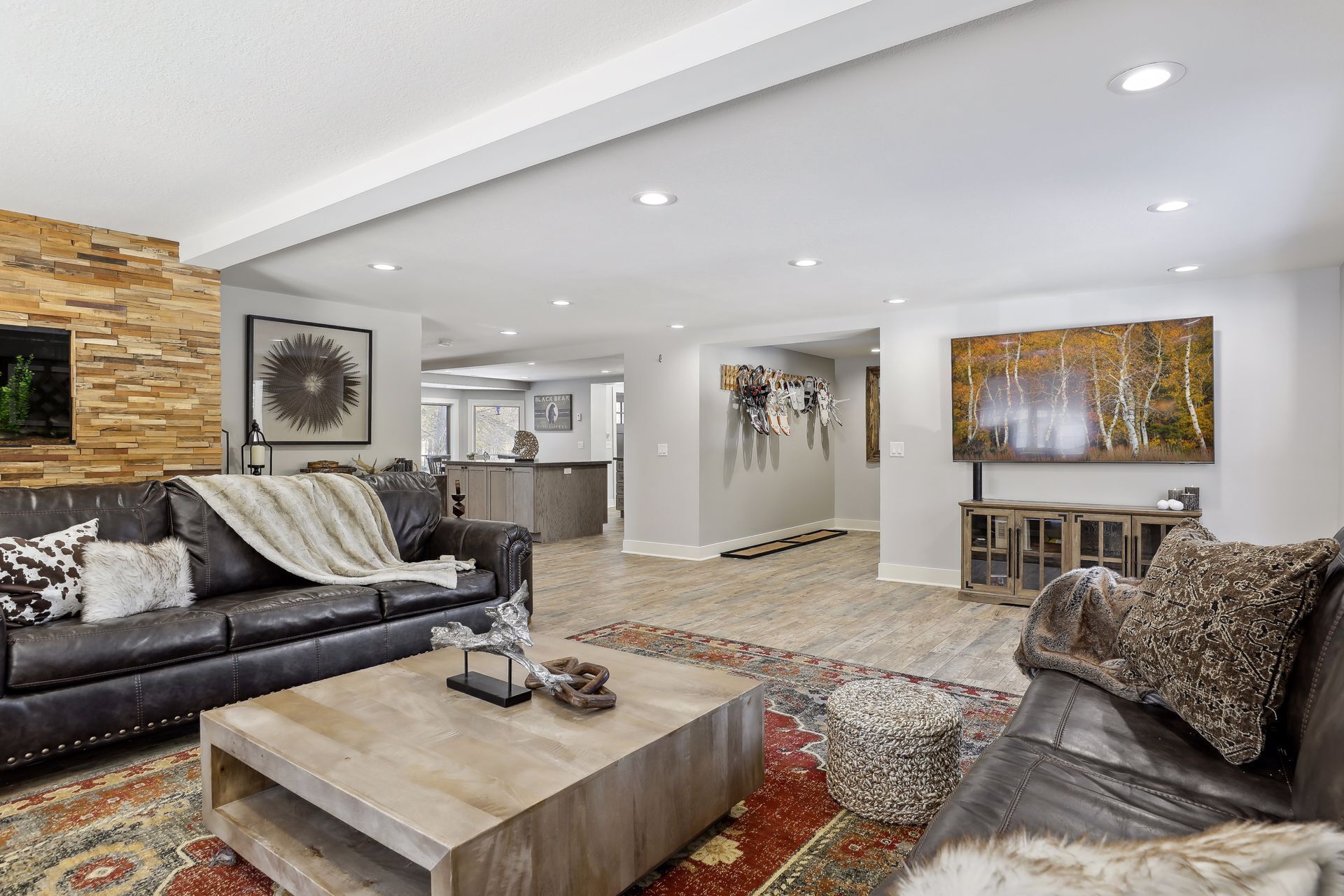 6000 sqft Log Cabin - Nestled on 53 acres -ski out access. 10 min from the lake!