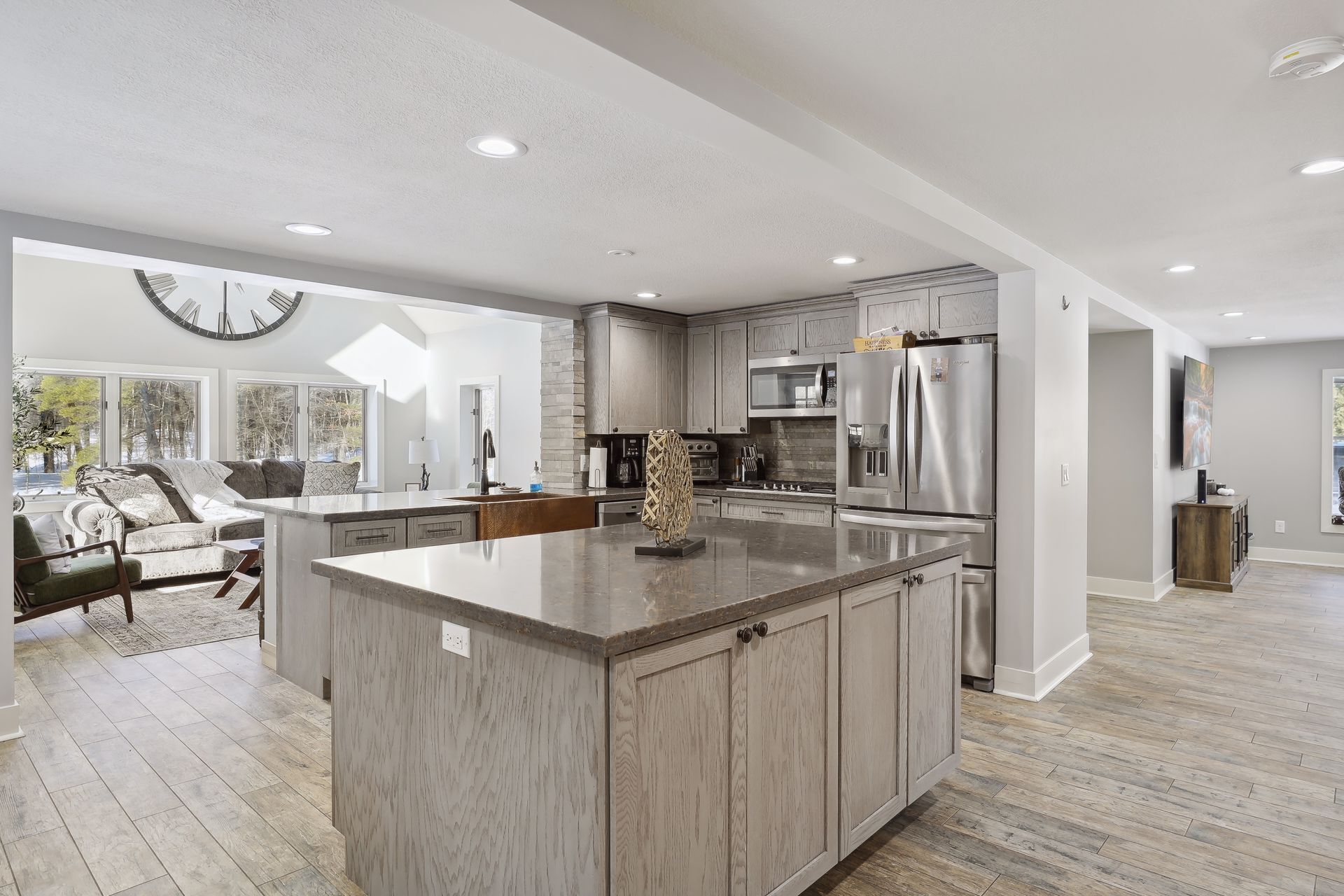 6000 sqft Log Cabin - Nestled on 53 acres -ski out access. 10 min from the lake!