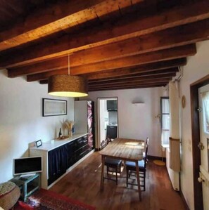 ثلاجة، ميكروويف، فرن، غسالة أطباق