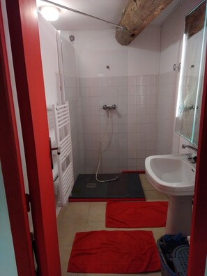 Douche, papier toilette