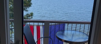 Cozy Lakefront Log cabin with miles of view plus small beach!
