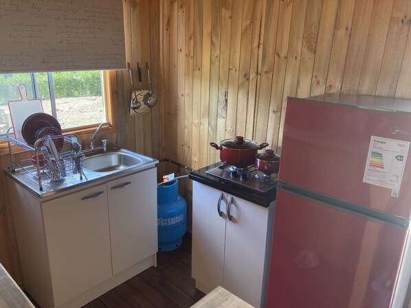 Réfrigérateur, four, bouilloire électrique