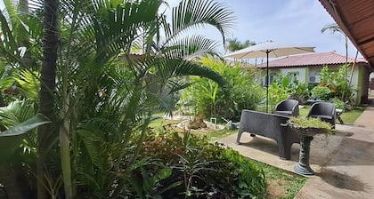 Mi Casa Asi de Grande