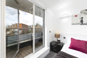 3 bedrooms, iron/ironing board, travel cot, free WiFi - | Luxury Duplex Penthouse in the Heart of London | (London)