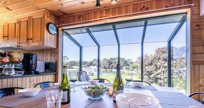 The Boathouse - Freycinet Holiday Houses