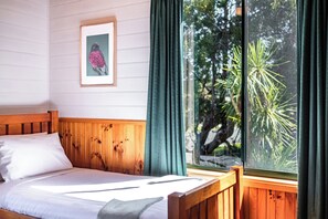 6 bedrooms, free WiFi, bed sheets - The Boathouse - Freycinet Holiday Houses (Coles Bay)