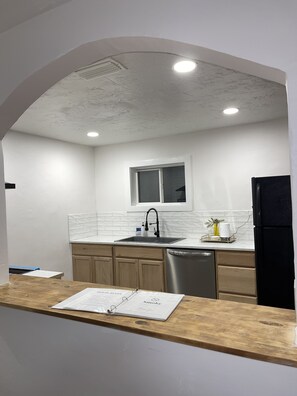 Refrigerador, microondas, horno y parrilla de estufa