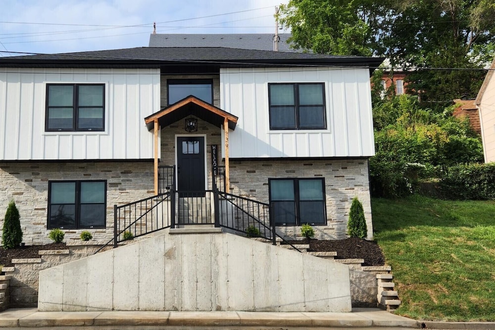 New home in Historic downtown Hermann