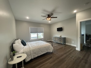 3 chambres, fer et planche à repasser, Wi-Fi gratuit, draps fournis