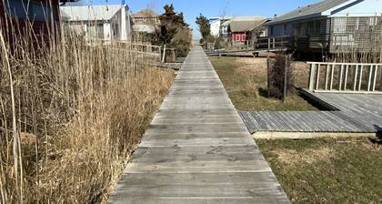 Peaceful Beach Retreat 5 min from Bay and Ocean